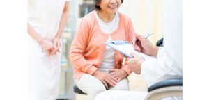令和7年度保険料見直しで、高齢者の「受診控え」が進む？ クリニックに求められる対応策【コンサルタントの助言】