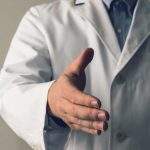 “甘い話”にはご用心…開業医が警戒すべき「クリニックの事業承継」で起こり得るトラブル【医療コンサルタントが警鐘】