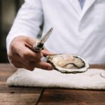 牡蠣は本当に「特別に避けるべき食材」なのか──医師のための美食とリスクの再整理